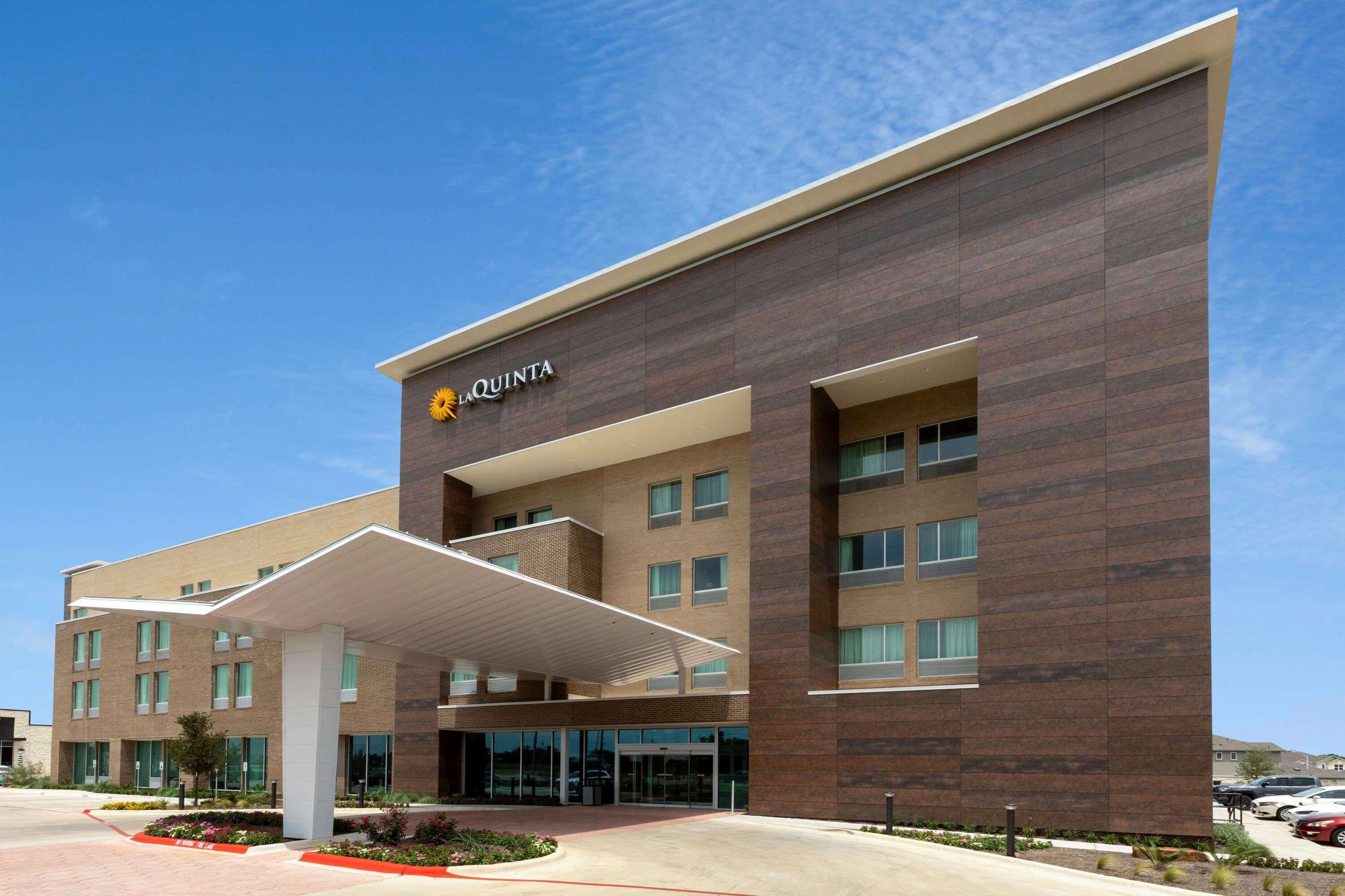 La Quinta Inn & Suites By Wyndham Round Rock Near Kalahari Exteriör bild
