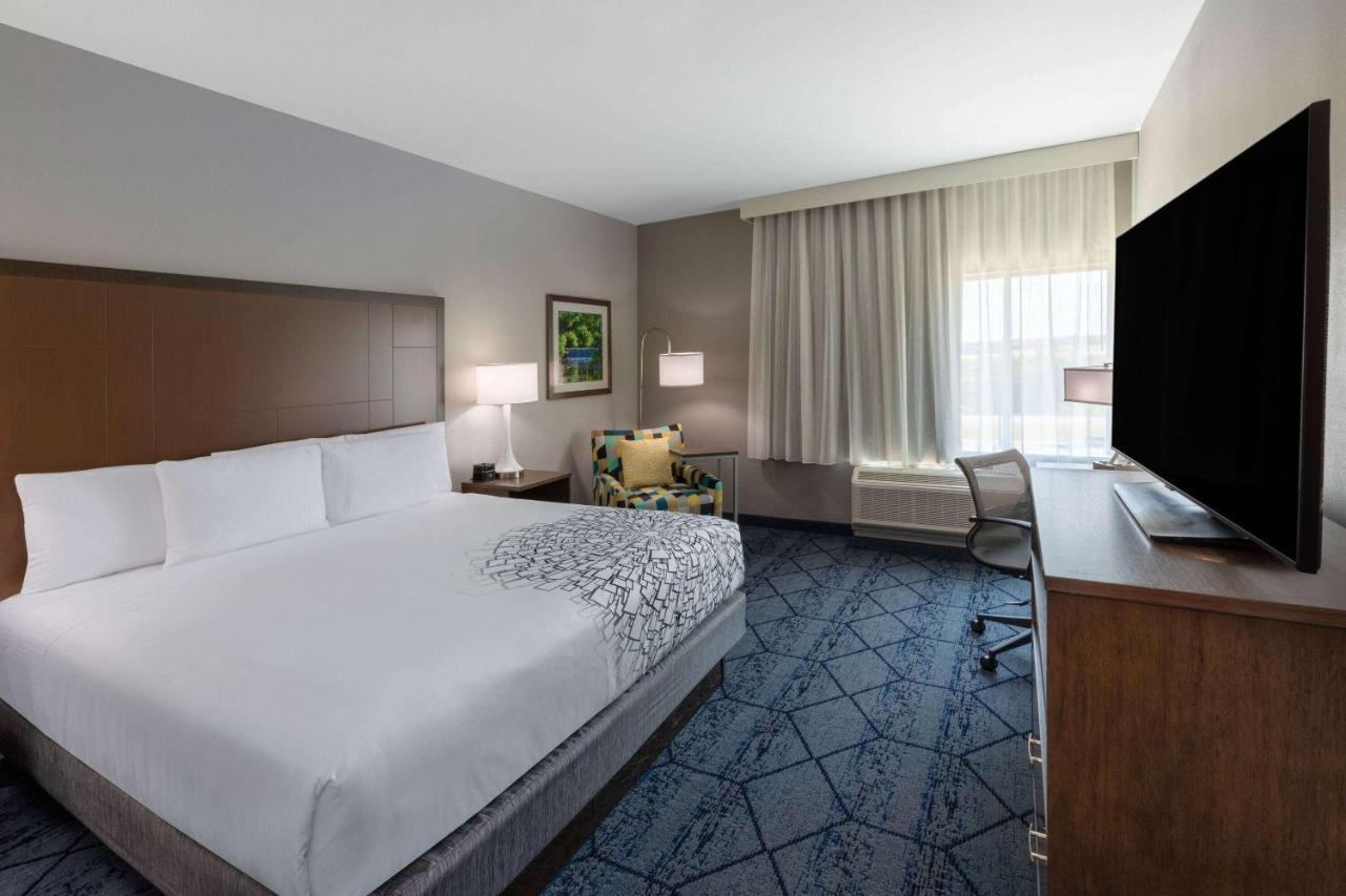 La Quinta Inn & Suites By Wyndham Round Rock Near Kalahari Exteriör bild