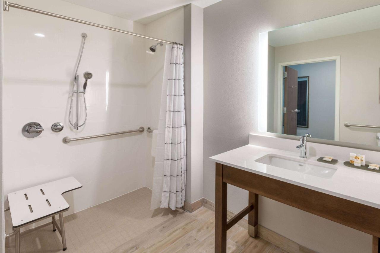 La Quinta Inn & Suites By Wyndham Round Rock Near Kalahari Exteriör bild