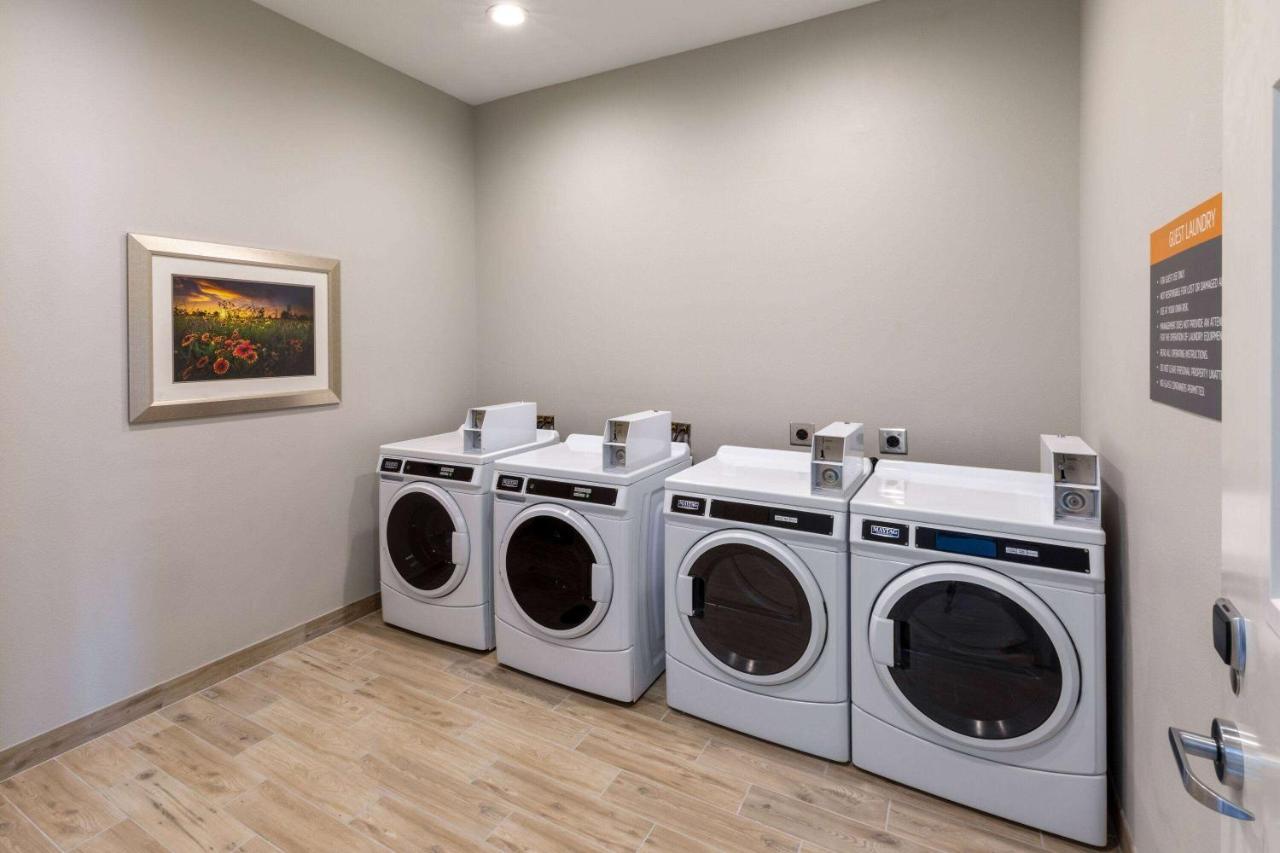 La Quinta Inn & Suites By Wyndham Round Rock Near Kalahari Exteriör bild